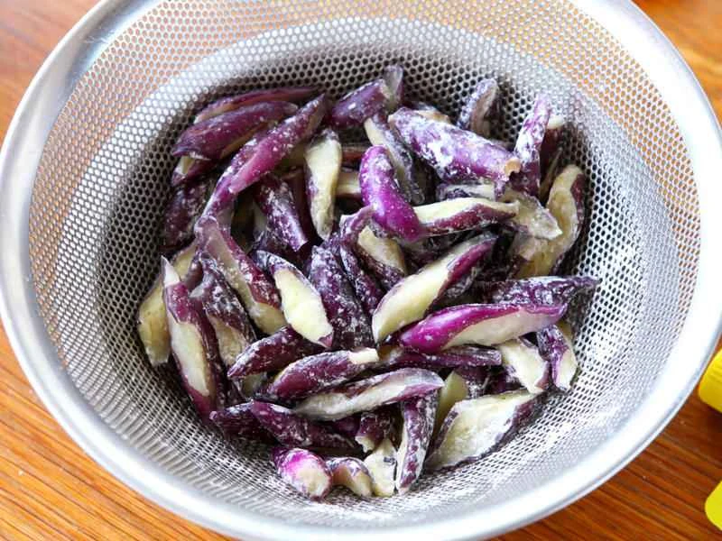 How to make pure milk hand-torn toast: Step 1