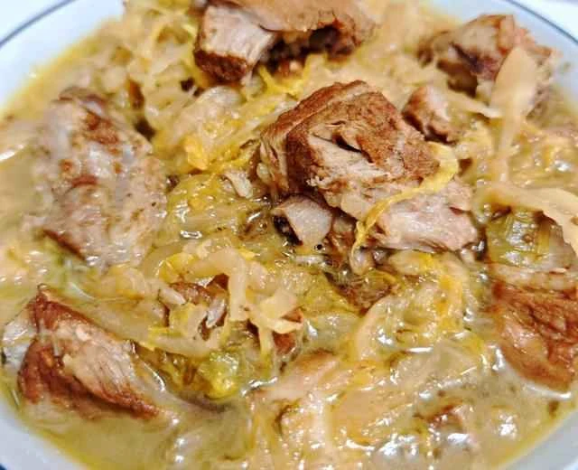 100 Home-Style Dishes: Recipe for Braised Pork Ribs with Pickled Cabbage