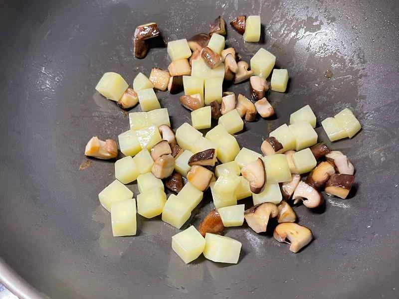 How to make pure milk hand-torn toast: Step 1