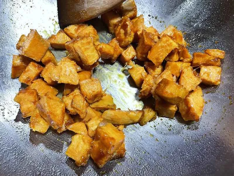 How to make pure milk hand-torn toast: Step 1