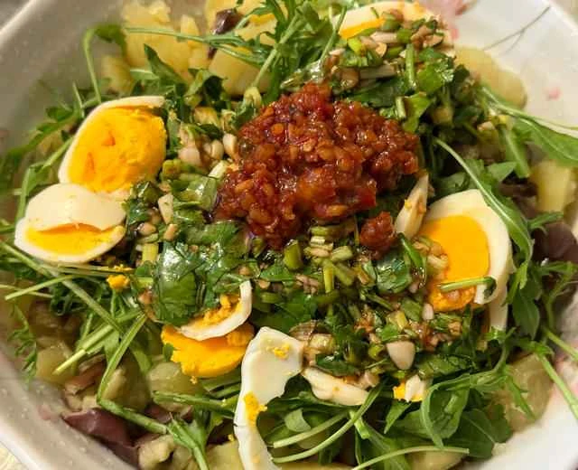 Recipe for potato, eggplant and egg salad