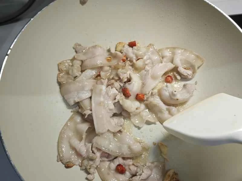 How to make pure milk hand-torn toast: Step 1