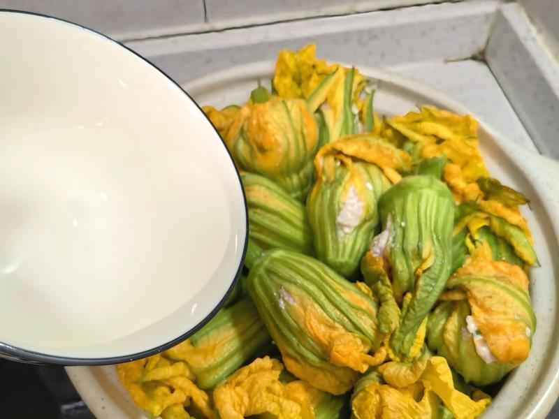 How to make pure milk hand-torn toast: Step 1