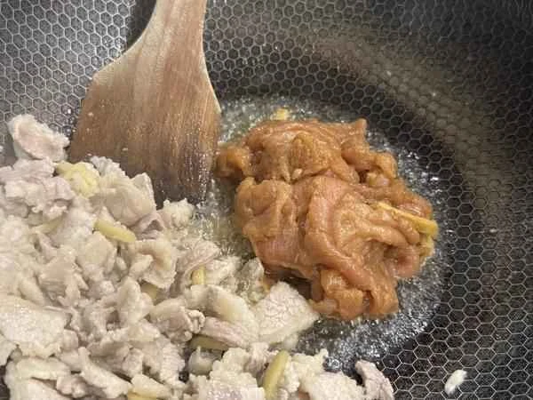 How to make pure milk hand-torn toast: Step 1