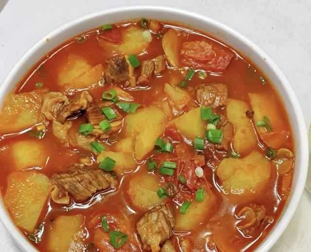 Braised Beef Brisket with Tomatoes - A Recipe for Home-Style Dishes by a Chef from Yixing