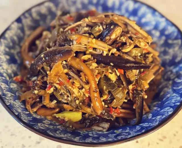 Spicy Eel Shreds with Pickled Cabbage / A Recipe from Zigong, a Hometown Flavor