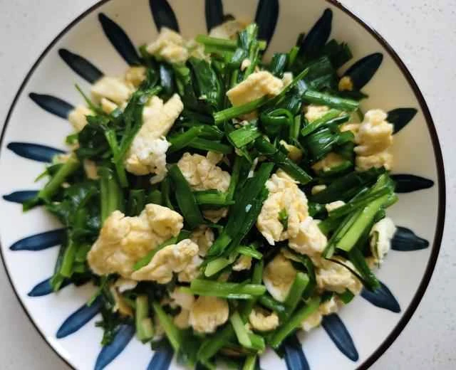 Stir-fried eggs with chives [3-minute home-style dish] recipe