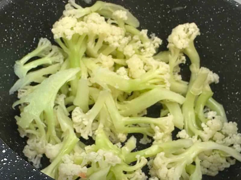 How to make pure milk hand-torn toast: Step 1