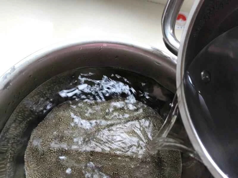 How to make pure milk hand-torn toast: Step 1