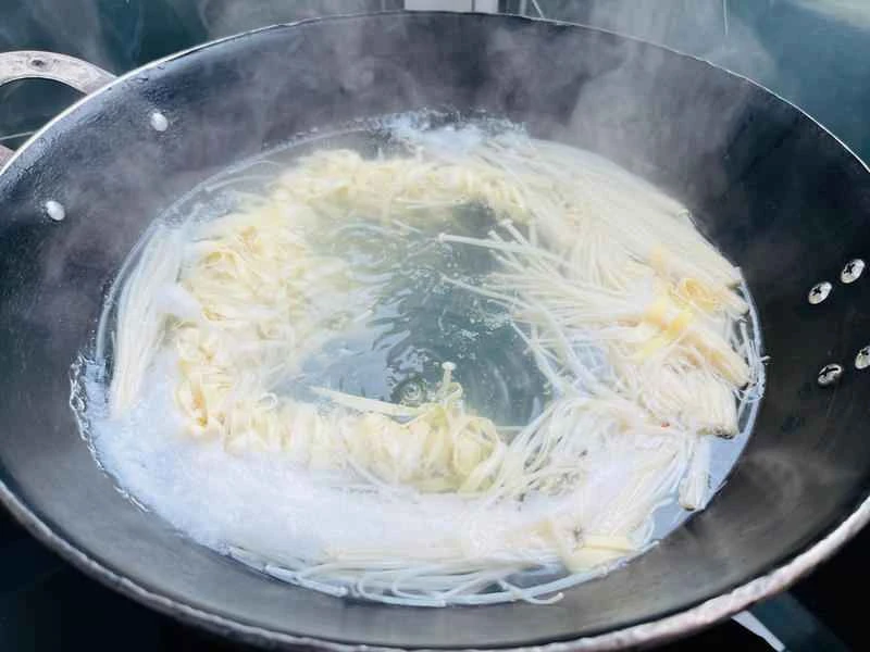 How to make pure milk hand-torn toast: Step 1