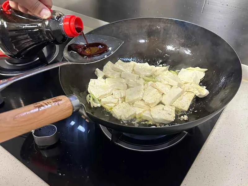 How to make pure milk hand-torn toast: Step 1