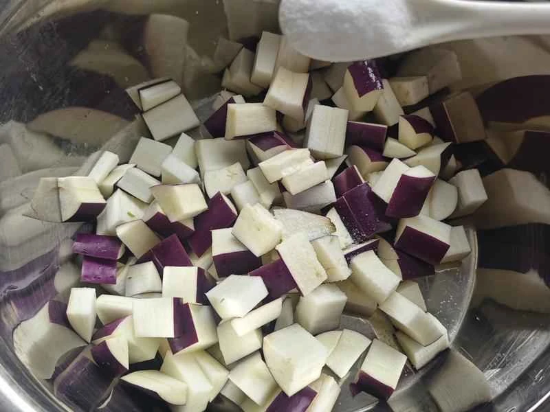 How to make pure milk hand-torn toast: Step 1