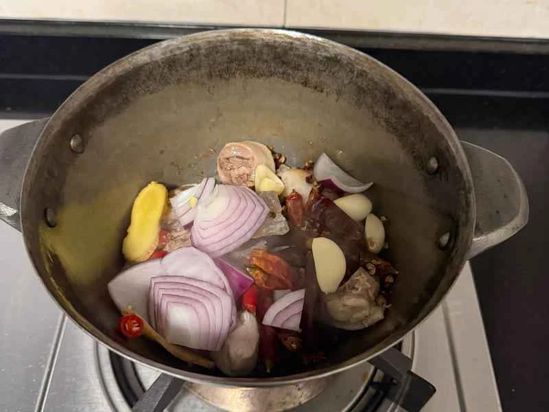 How to make pure milk hand-torn toast: Step 1