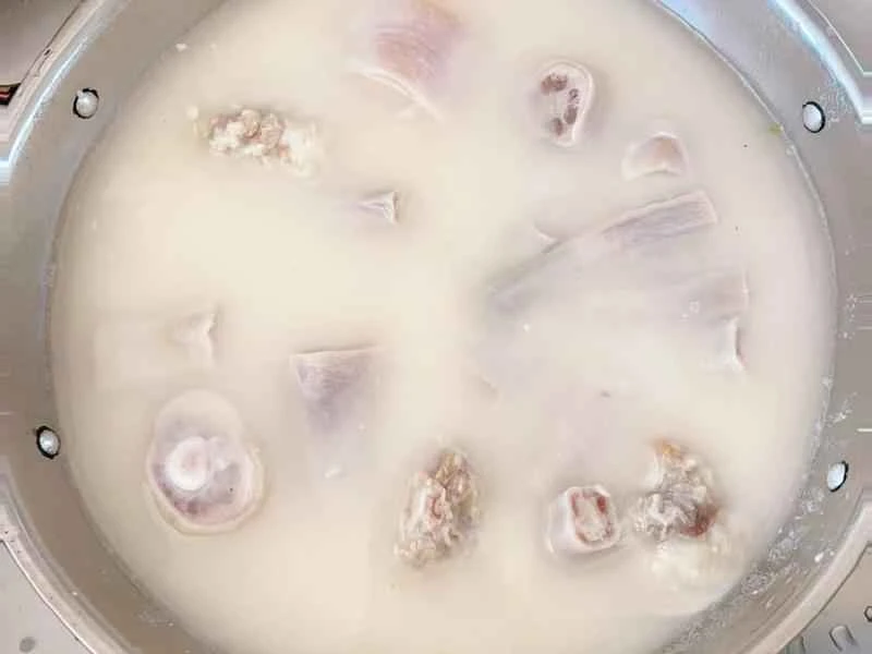 How to make pure milk hand-torn toast: Step 1