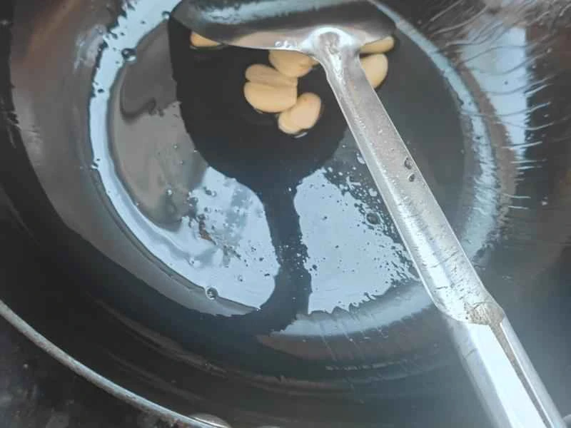 How to make pure milk hand-torn toast: Step 1