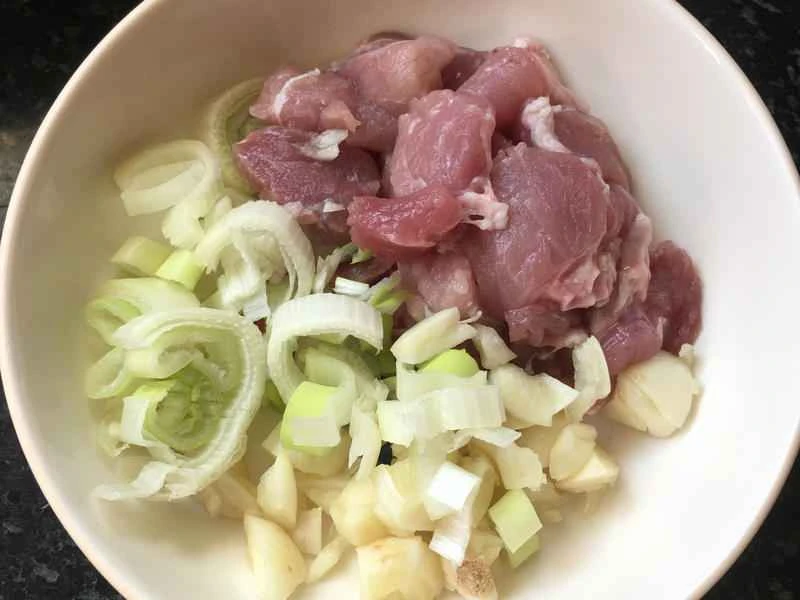 How to make pure milk hand-torn toast: Step 1