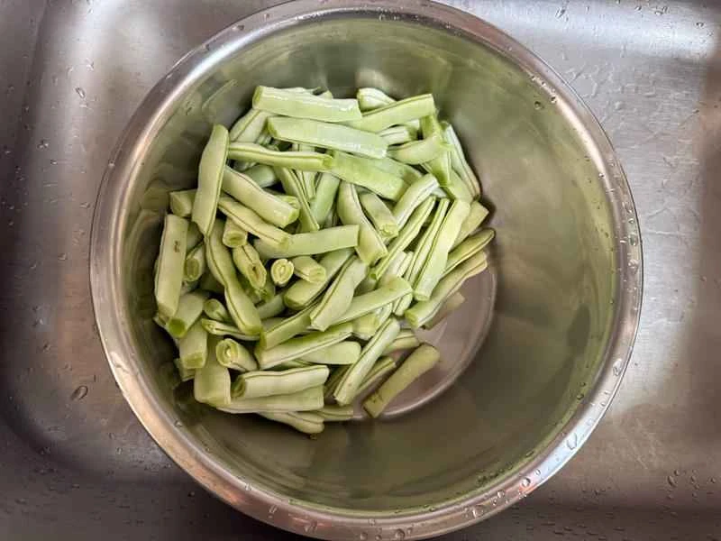 How to make pure milk hand-torn toast: Step 1