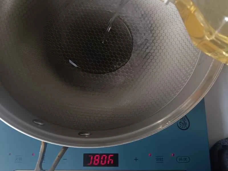 How to make pure milk hand-torn toast: Step 1