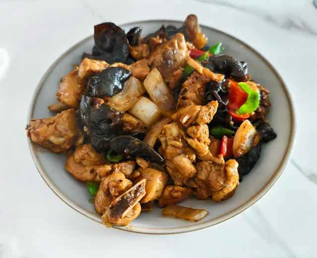 [99 Home-Style Dishes] 4️⃣6️⃣ Recipe for Stir-Fried Chicken Thighs with Wood Ear Mushrooms