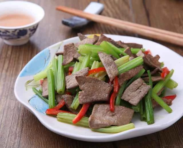 Celery and pork liver stir-fry recipe