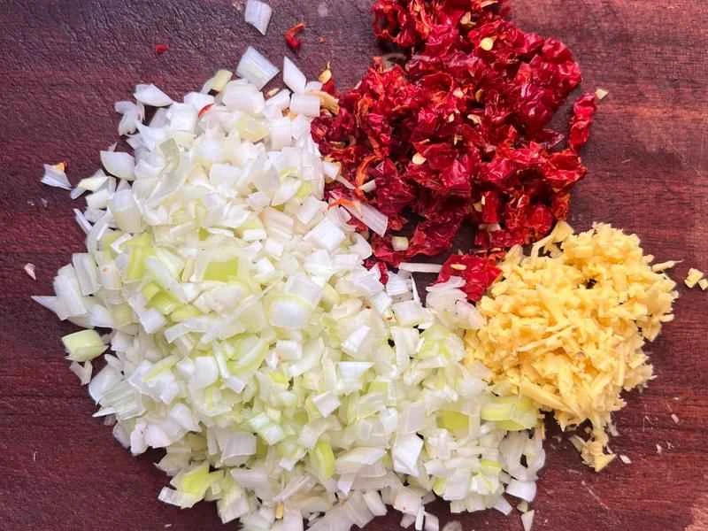 How to make pure milk hand-torn toast: Step 1