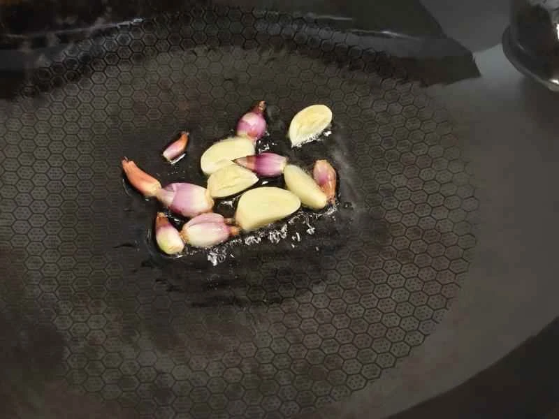 How to make pure milk hand-torn toast: Step 1