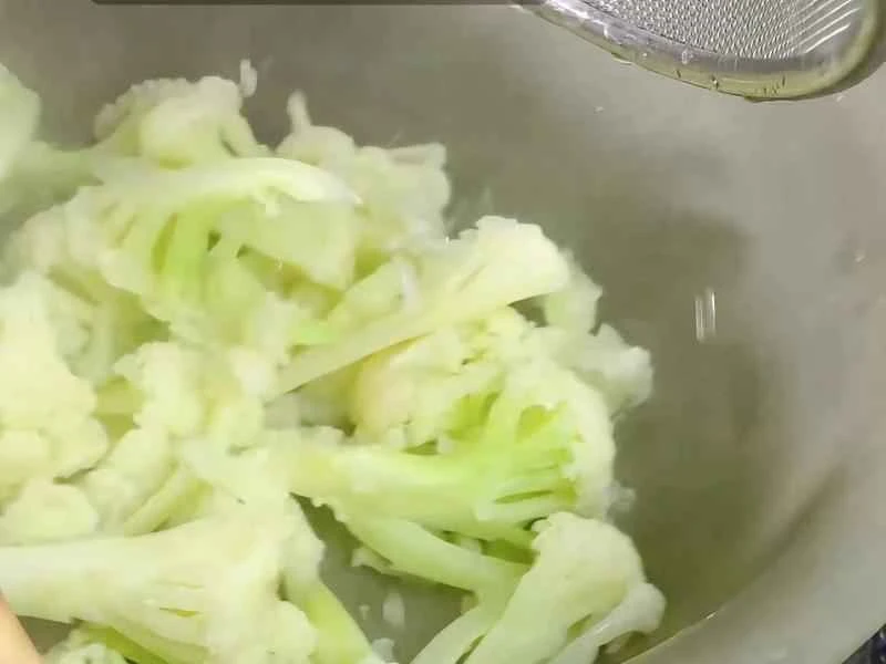 How to make pure milk hand-torn toast: Step 1