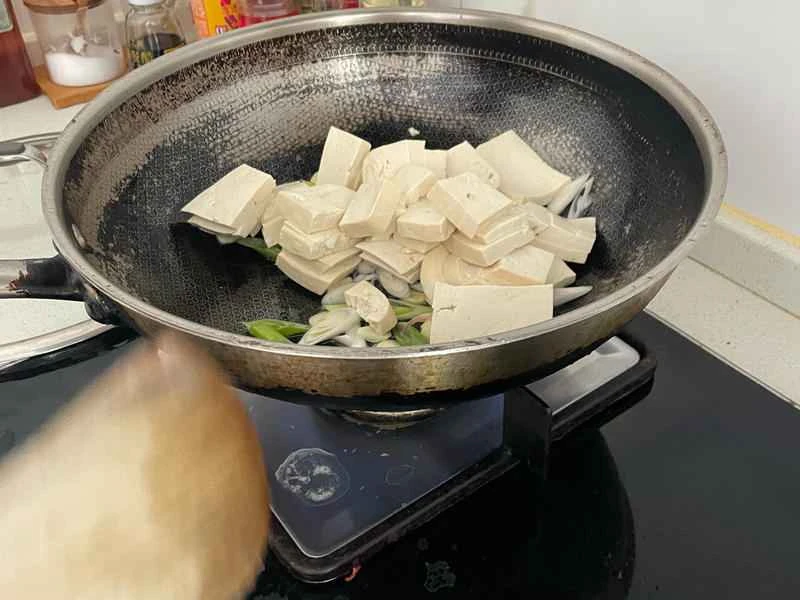 How to make pure milk hand-torn toast: Step 1