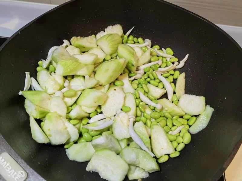 How to make pure milk hand-torn toast: Step 1