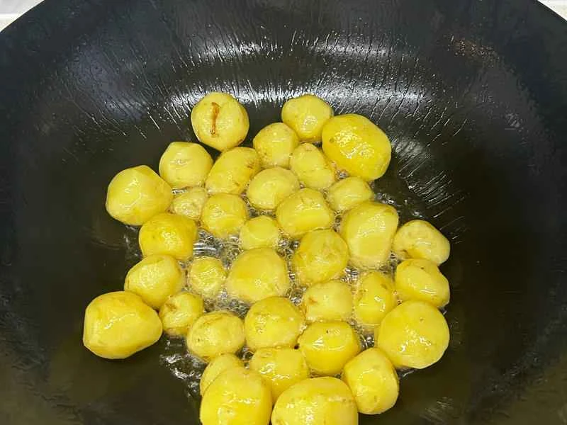 How to make pure milk hand-torn toast: Step 1