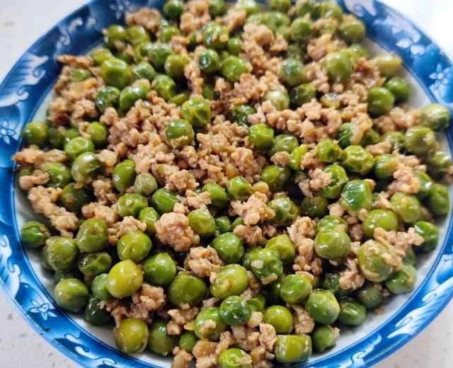 100 Home-Style Dishes: Minced Meat and Peas Recipe