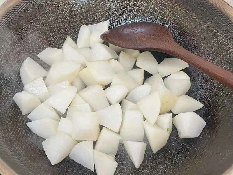 How to make pure milk hand-torn toast: Step 1