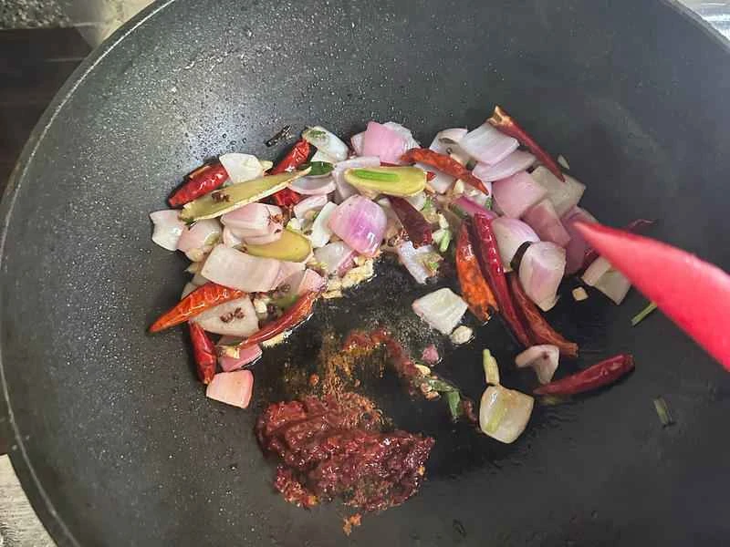 How to make pure milk hand-torn toast: Step 1