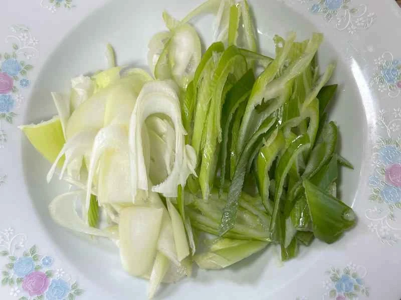 How to make pure milk hand-torn toast: Step 1