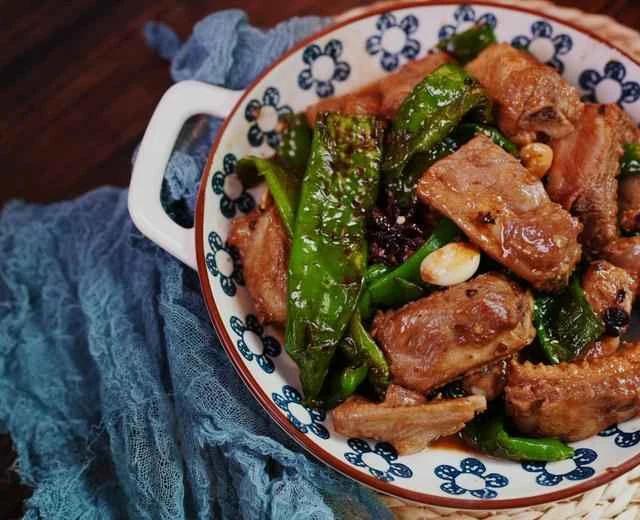 Recipe for Spicy and Fresh Stir-fried Pork Ribs (a dish that's perfect with rice)