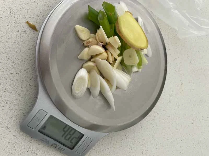 How to make pure milk hand-torn toast: Step 1