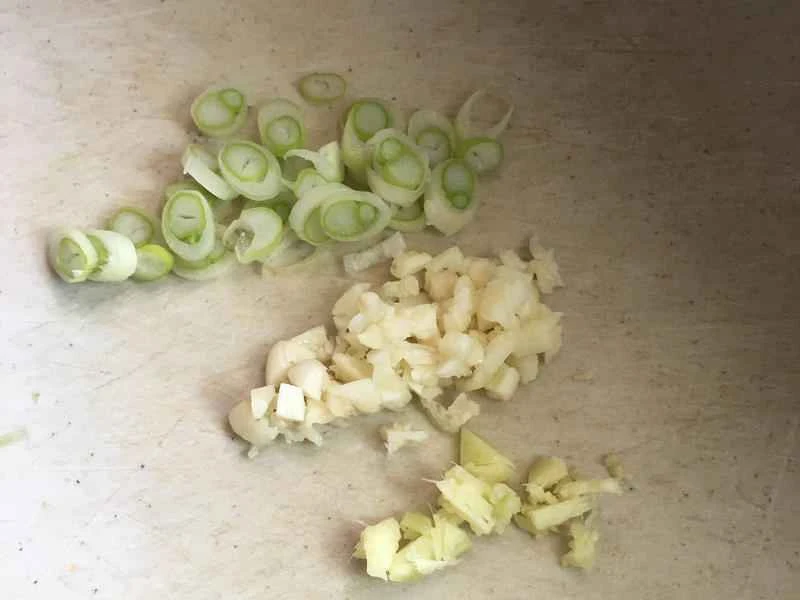 How to make pure milk hand-torn toast: Step 1