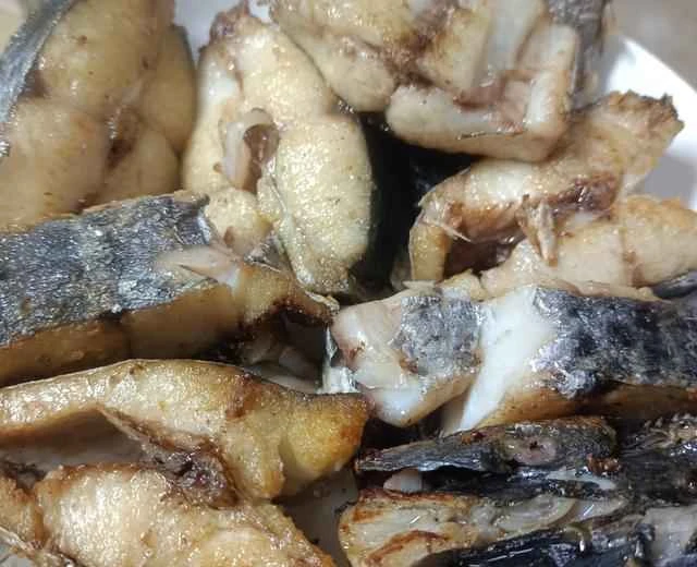 Pan-fried semi-dried mackerel recipe