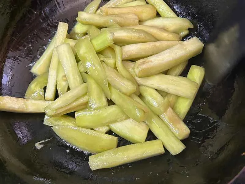 How to make pure milk hand-torn toast: Step 1