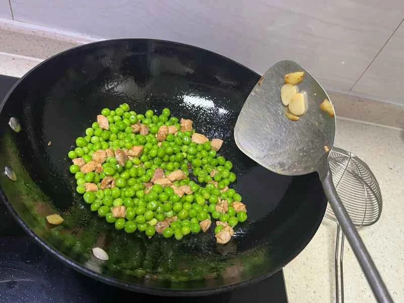 How to make pure milk hand-torn toast: Step 1
