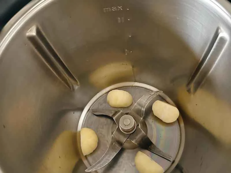 How to make pure milk hand-torn toast: Step 1