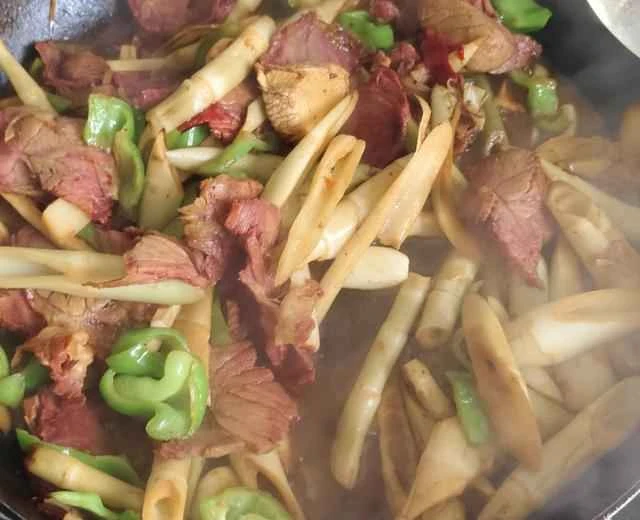 Bamboo Shoots Stir-fried with Beef Slices [Simple and Easy Home-Style Dish for Beginners] Recipe