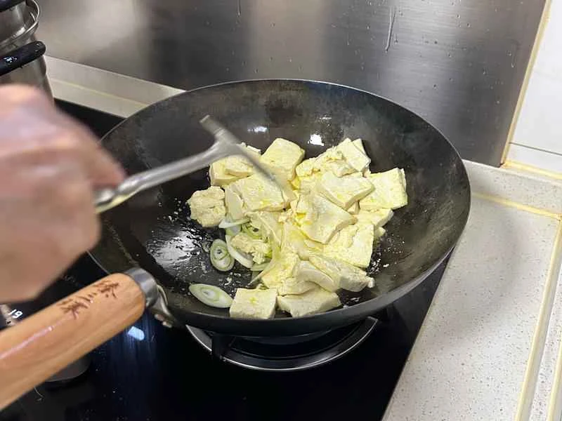 How to make pure milk hand-torn toast: Step 1