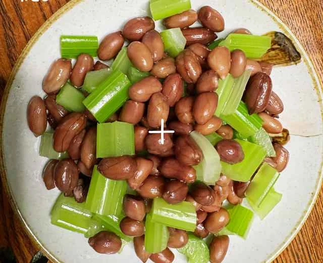 A light and refreshing side dish - Celery and peanuts recipe