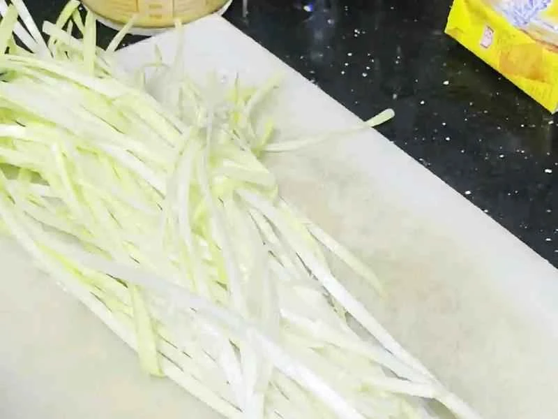 How to make pure milk hand-torn toast: Step 1