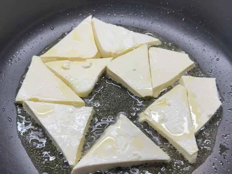 How to make pure milk hand-torn toast: Step 1