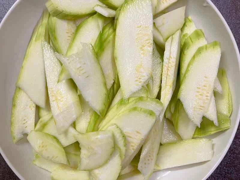 How to make pure milk hand-torn toast: Step 1