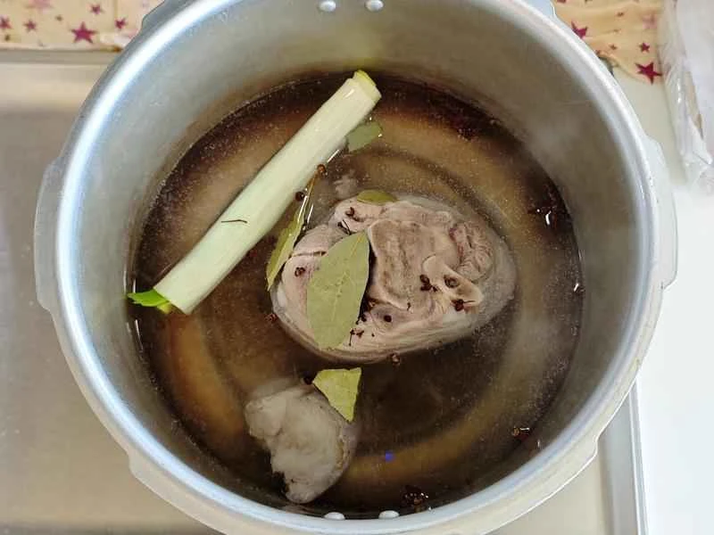 How to make pure milk hand-torn toast: Step 1