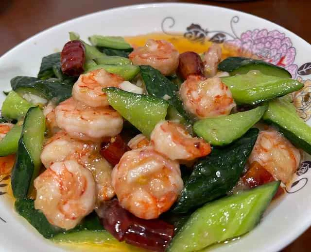 Stir-fried cucumber and shrimp is refreshing, sweet, and has a wonderful wok hei (wok aroma) flavor 🔥 A simple and easy home-style recipe.