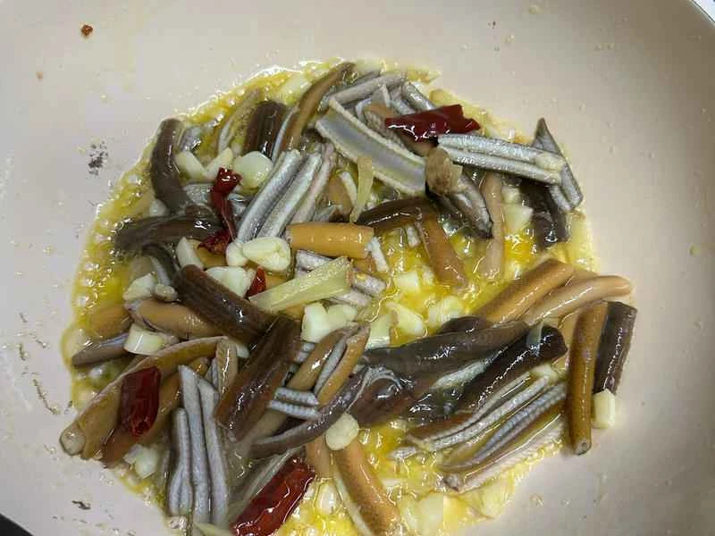 How to make pure milk hand-torn toast: Step 1